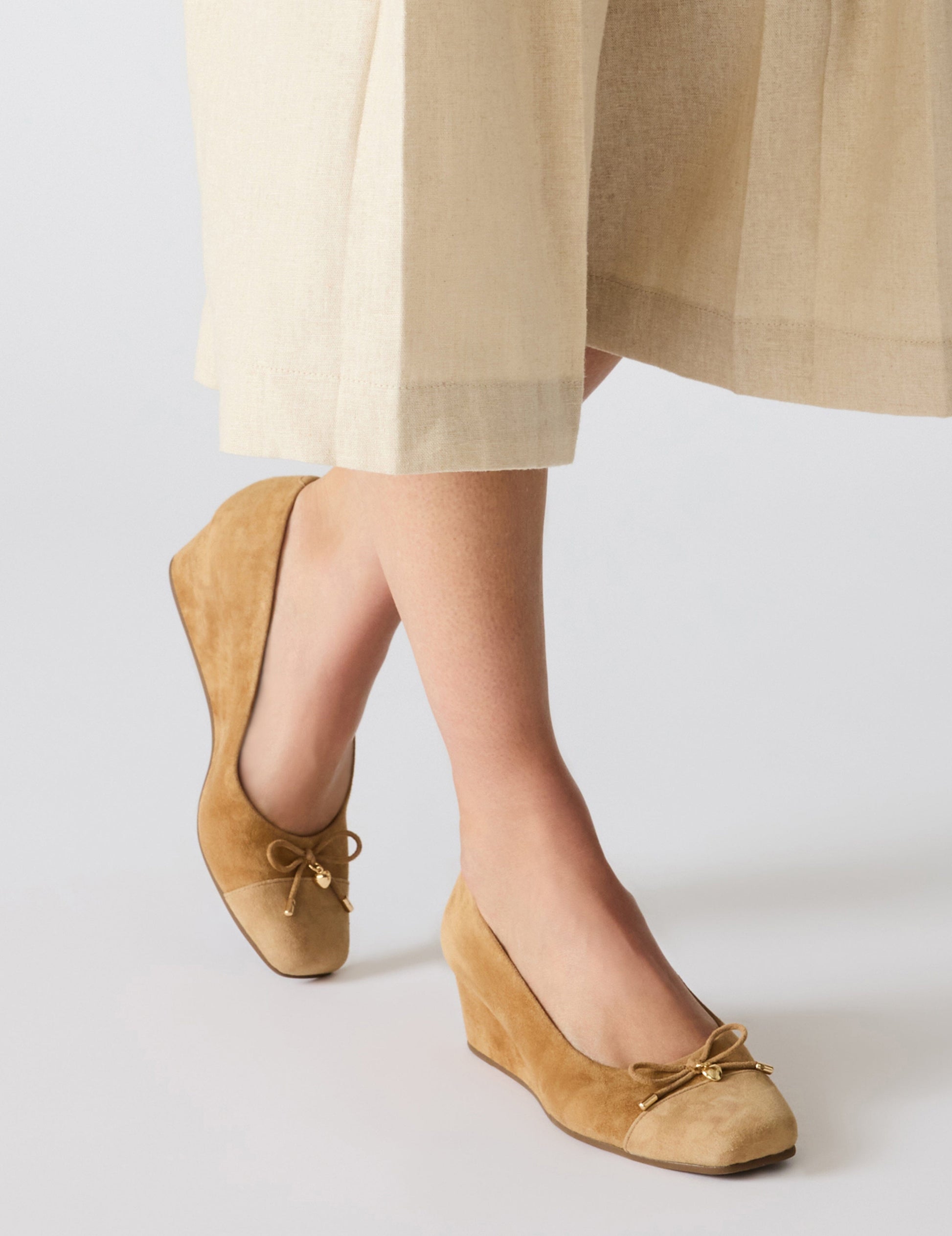 Anne Klein Leather Wedge Waiter Shoe in Tan Suede