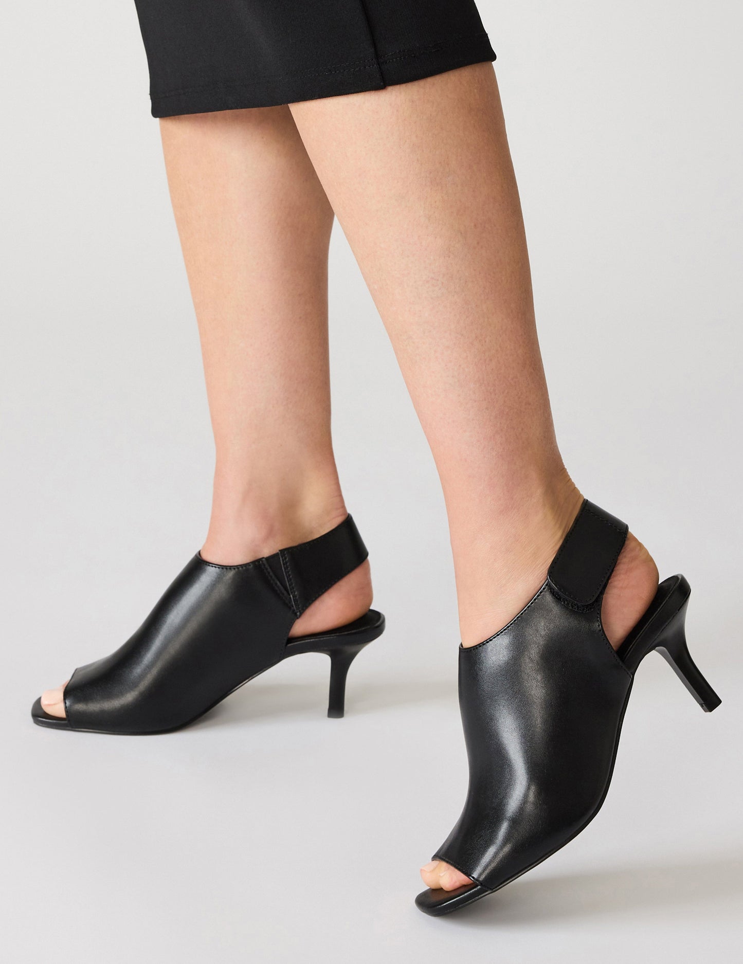 Anne Klein Semana Dress Heel in Black Smooth